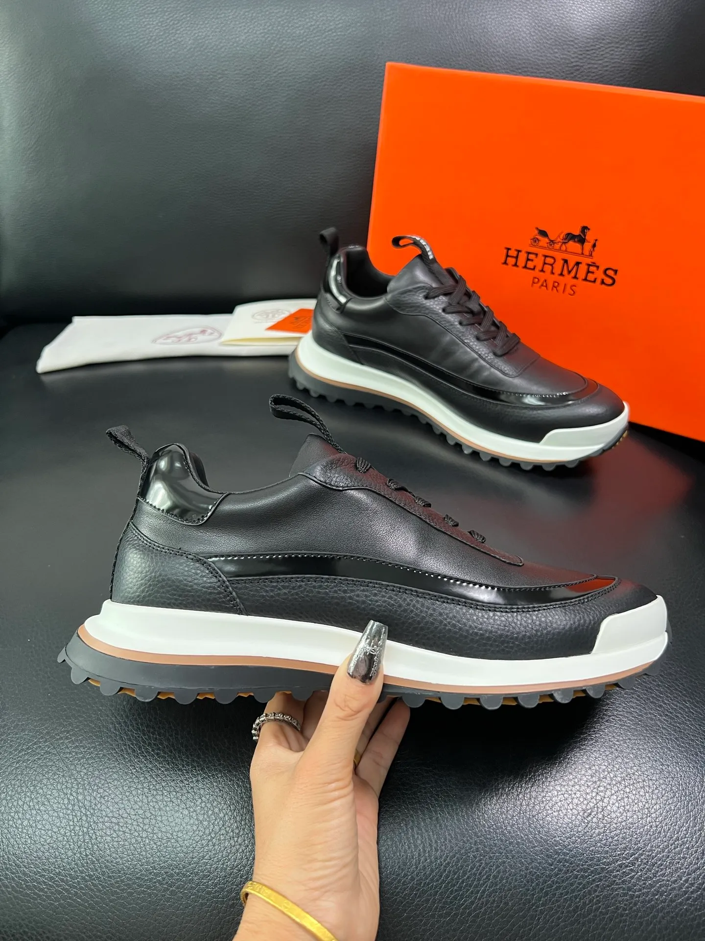 Men's shoes 💰800 Hermes top purchasing Hermes counters are on sale simultaneously with original factory configuration, original cowhide fabrics imported from Italy, high-quality splicing technology, fully imported water-dyed cowhide linings, soles: original soles specially provided by the factory are super comfortable, the original factory follows the order and high quality, you can enter and exit the counter at will, welcome to compare at the counter, code number 39-44 (customized 38 45) 85863